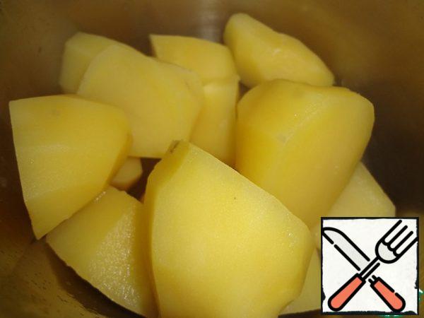 Drain the water, leave the pan with potatoes on the lowest heat for a few minutes. Excess moisture evaporated and the puree will be more airy.