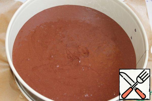 Then prepare a dark cake, all the same, just take 1 vanilla pudding and 2 dark puddings.
