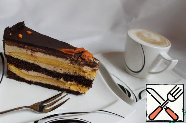 Enjoy this cake with tea and coffee.