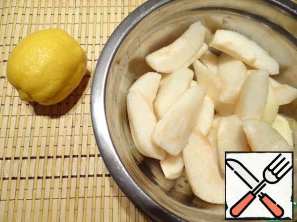 Pour lemon juice over the pears.