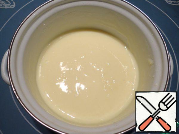 If you use a sheet of gelatin, then just add it to the pudding and mix well. And if you use powder, heat gelatin with milk until it dissolves (do not bring to a boil!), strain and add to the pudding.
Place the pan with pudding into a bowl with cold water for a quick cool down, stirring from time to time.