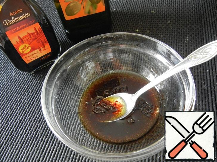 Соевый соус в ложке сколько. Соевый соус с уксусом. Соевый соус уксус и перец. Соевый соус уксус Чили. Уксусный соус в Тайланде на столе.