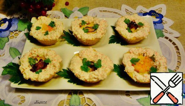 Serve on a plate, on which lay out a fresh salad or large leaves of fresh herbs. Enjoy it!!