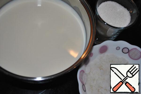 Boil 2 tablespoons of rice in water to boil the rice.
Milk pour into a saucepan, add the boiled rice, sugar and bring to a boil.