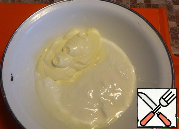 Mix mayonnaise in half with yogurt. This will be the filling station for our mousse.
