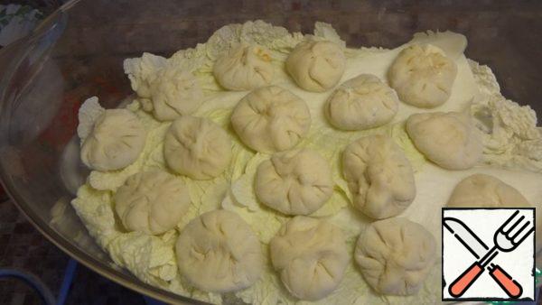 Cover the steamer with lettuce leaves or a damp cloth so that the dumplings do not stick.. arrange them so that they do not touch.
