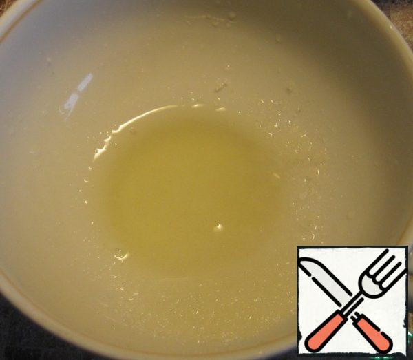 In a cup, prepare the dressing by mixing all the necessary ingredients.
