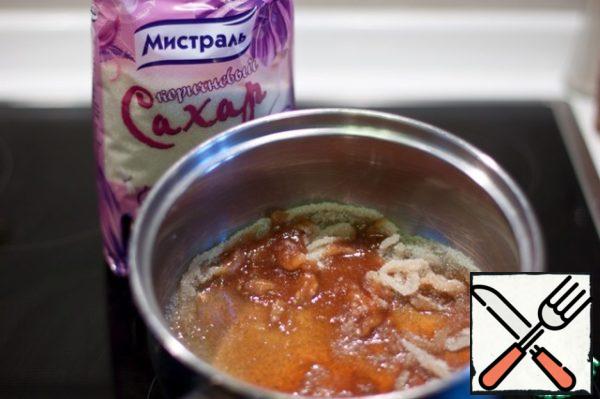 Prepare creamy caramel cream. Heat 1/3 Cup sugar over medium heat in a thick-bottomed bowl until melting. Do not mix! Just tilt the pan in different directions, achieving uniform melting of sugar.