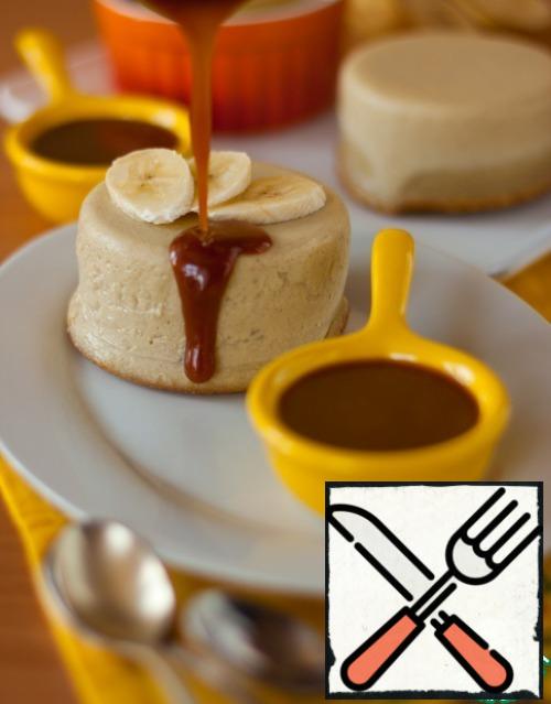 Pudding can be eaten both warm and cold. Pour it with warm caramel sauce and let it be delicious!