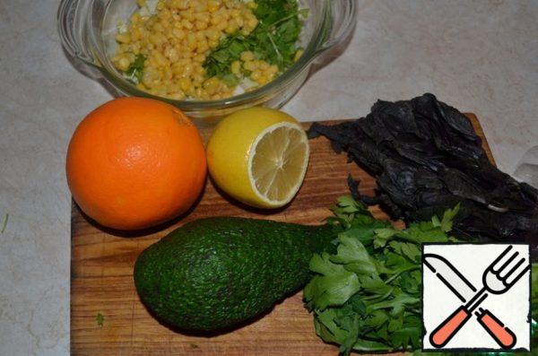 Put corn on lettuce leaves. Wash the avocado and fruit.