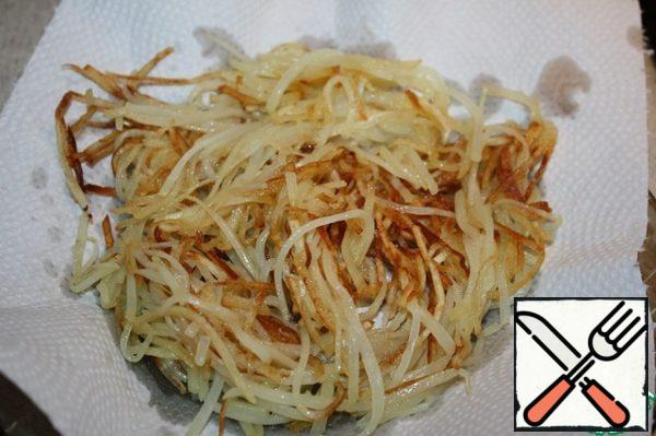 Rinse from starch, dry on a paper towel, fry in vegetable oil. Put on a paper towel, salt and cool.