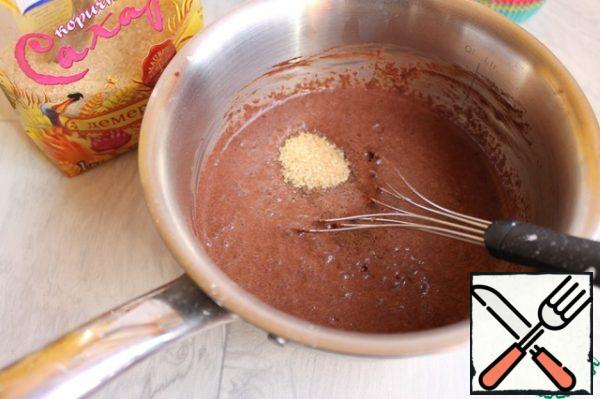 Cook the pudding. Take the milk and mix it with the yolk, sugar and cocoa. Add starch. Put on a slow fire. And, stirring constantly with a whisk, bring to thick.
At the end I added 50 grams of broken chocolate. And stirred well. It was delicious.