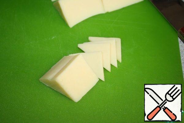 Cheese cut into triangles 3-4 mm thick.