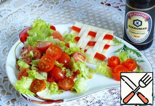 Then pour soy sauce on top, I have a classic, my favorite and irreplaceable!
The salad can be put in the refrigerator for about 1 hour before serving (but this is not necessary).
