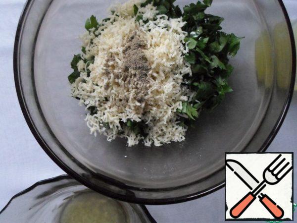On the cut greens pour grated cheese, salt and pepper to your own taste.