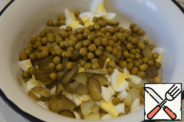 Add the green peas.
