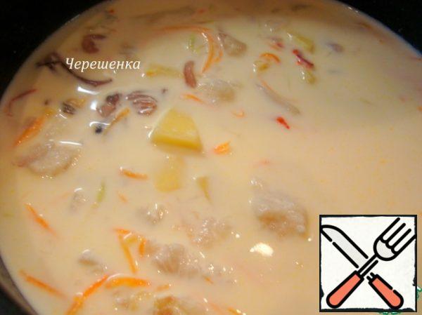 In a glass of flour dissolve in 150 ml of cream. Pour the mixture into the soup, add salt and pepper to taste and gently stirring, let the soup thicken, do not boil!!!
If the soup is too thick for you, you can adjust the density by simply adding hot water.