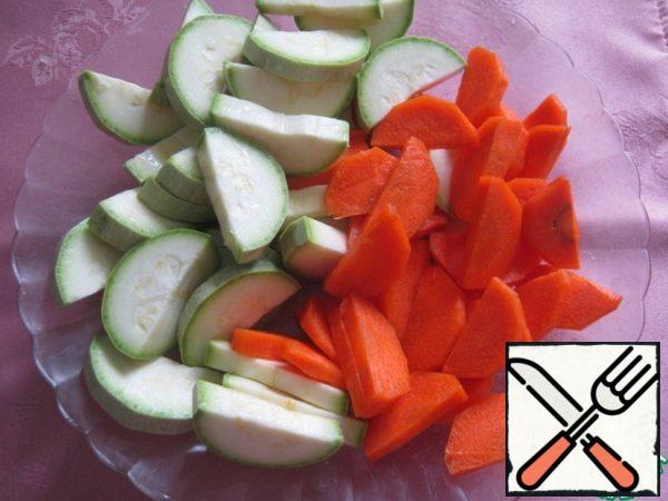 Zucchini and carrots cut into half rings.
