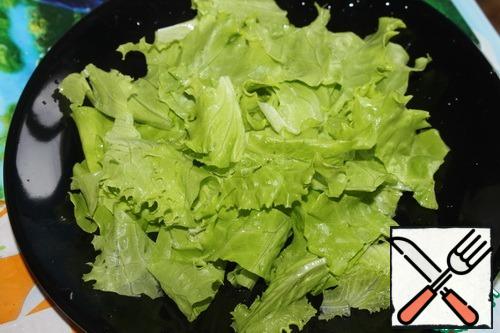Lettuce and break into pieces.