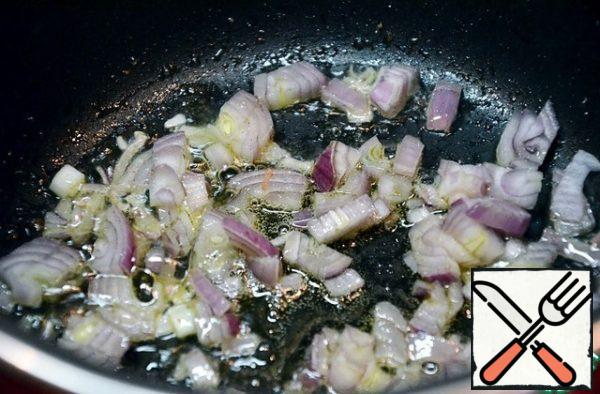 In the same pan, fry the finely chopped onion until transparent.
