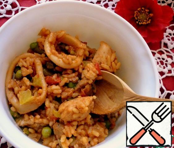 Serve paella hot! You can sprinkle with herbs.
Bon appetit!!!