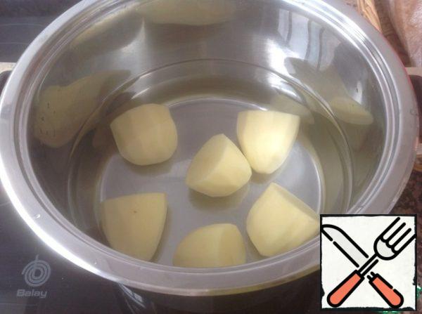 Boil the potatoes until tender.
