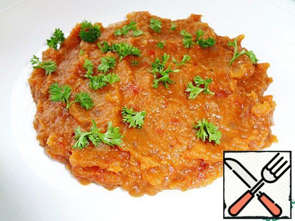 We spread layers of vegetable caviar, parsley, rice, vegetables, herbs and rice again.
