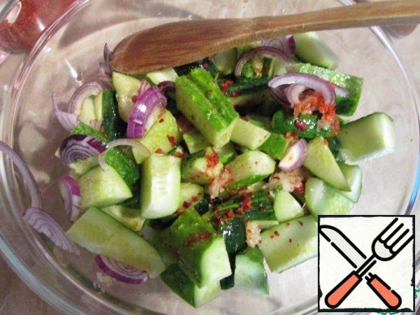 In a bowl fold the cucumber, onion, passed through chesnokodavku garlic, sugar, vinegar, soy sauce and hot pepper and all mix well. Put into the refrigerator(20-30 min).