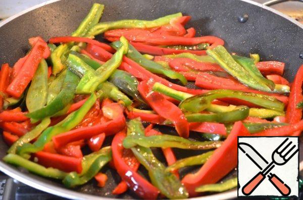 For sofrito: in the juices left over from meat and fish, put out strips of green and red pepper.
