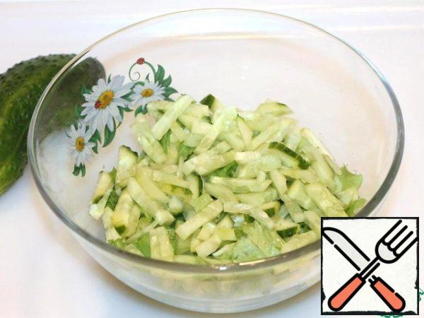 Cucumbers cut into strips, send in a salad bowl.