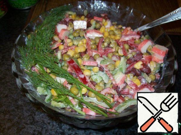 fill with sour cream (or mayonnaise - as you like) and mix.