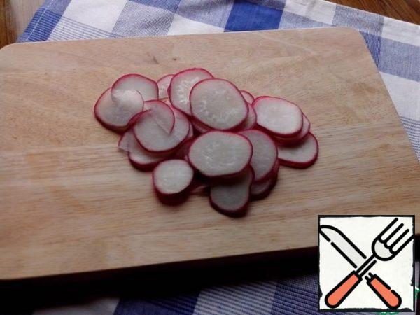 While filling insists-cut radish into thin circles.
