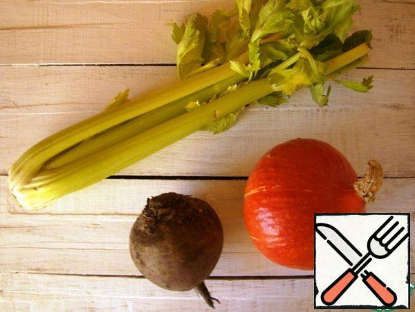 Collect the necessary vegetables.
