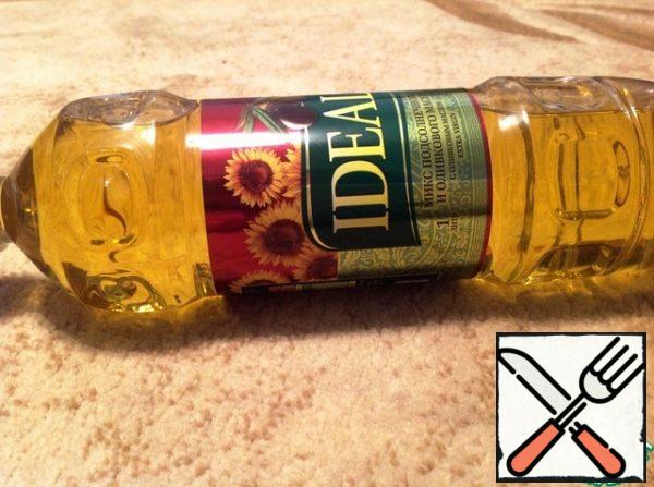 I use a mixture of sunflower and olive oils.
