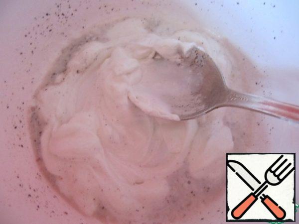 Sauce: in a separate bowl mix mayonnaise, lemon juice and pepper.