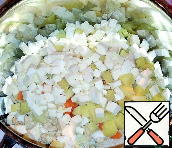 Cut the mozzarella into smaller cubes.
