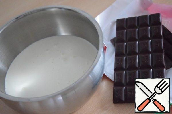 For cream, cream and chocolate melt, but do not bring to a boil - mix well until smooth and cool.