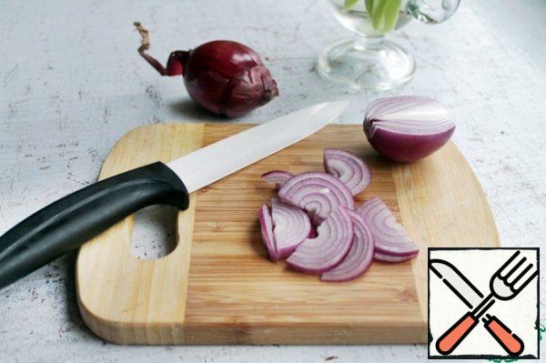 Onion, preferably red, cut into thin half rings.
Mix with pineapple and orange.
The basis for the salad.