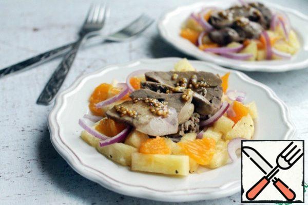 Put the base (fruit, onion) on a plate, and the liver on top, cut it lengthwise into strips,
and pour the dressing before serving, serve the remaining dressing to the table on a saucer.
