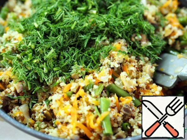 Finely chop the dill or some other greens, the one that you like.
Mix greens, quinoa and stewed vegetables in one bowl. Salt and pepper. Mix well.