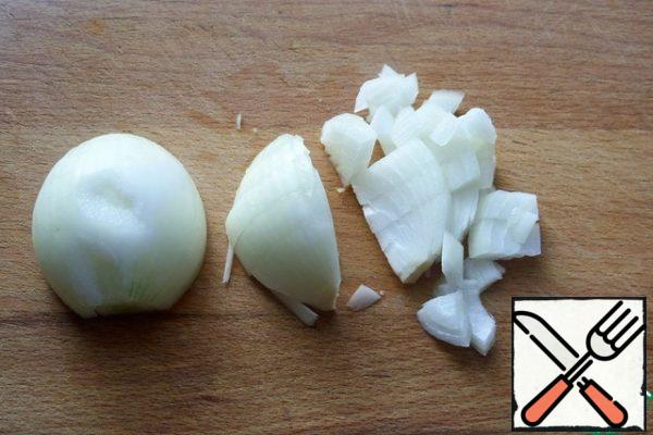 Peel the onion and chop it quite finely.

