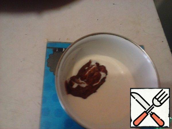 Mix mayonnaise and tomato paste, dilute with warm water to the consistency of yogurt.
