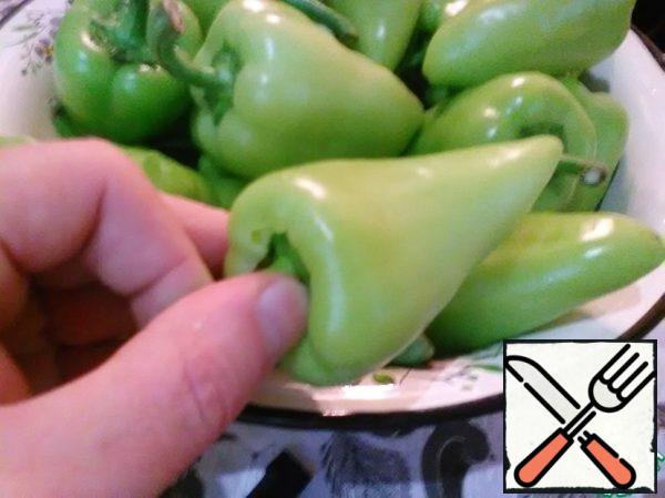 Perhaps someone also removes the peduncle, like me, but I will dwell on this point in more detail. Maybe someone can use it.
I press my fingernail on the edge of the stalk in a circle until it crunches. Thereby pushing it inside. This is clearly visible in the photo.