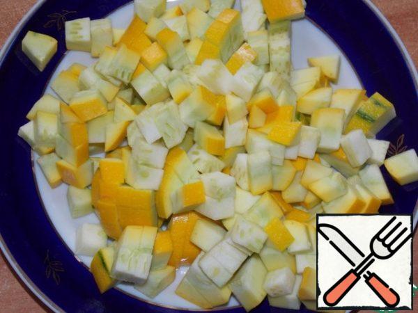 Cut the zucchini.
