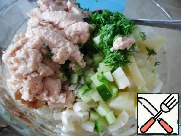 Cod liver oil mash with a fork and add to the bowl.