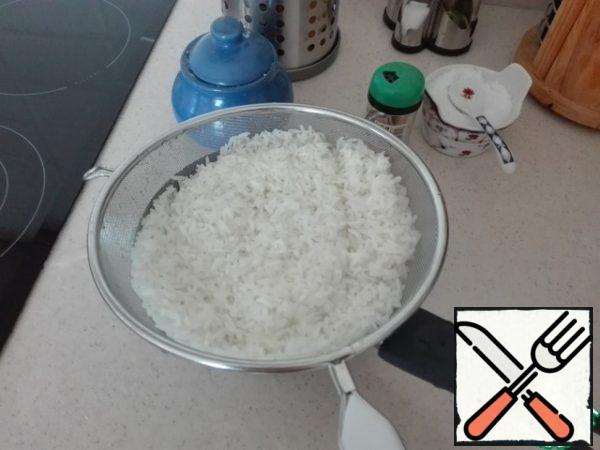 Rinse the rice and boil it in salted water until it is half cooked. Drain the water from the rice.
