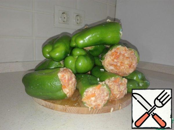 We stuff the pepper with our minced meat.
