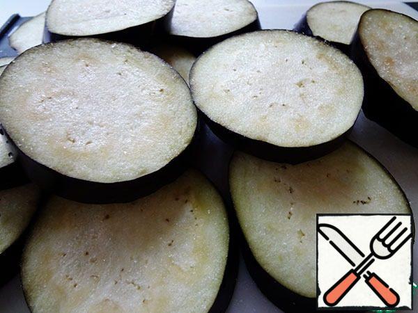 Cut the eggplant into slices, sprinkle with plenty of salt and leave for 15 minutes. Rinse with cold water, squeeze. If your eggplant is not bitter, skip the procedure with salt.
