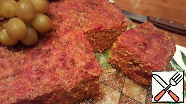 Very tasty with sour cream or pickled grapes.
When baking, a lot of juice was formed, I carefully drained it from the mold, you can not drain it.