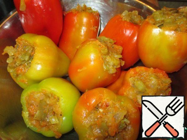 Stuff the peppers with minced meat.